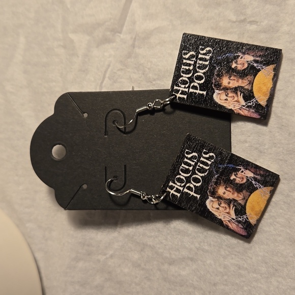 3 /$15 New Wooden Halloween Hocus Pocus Earrings - Picture 5 of 5